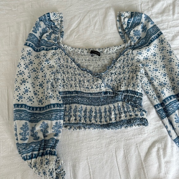 blue & white floral zara long sleeve - Picture 1 of 3